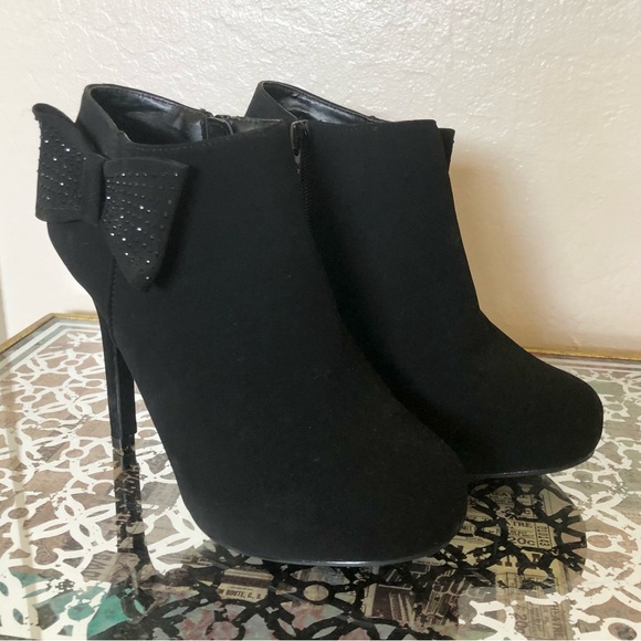 Madeline Stuart Black Faux Suede Heeled Booties Women's Size 6.5 or 7 - Picture 7 of 8